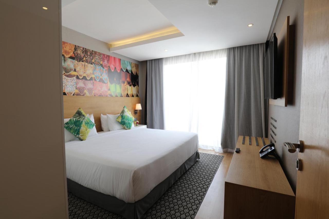 Mid Town Hotel